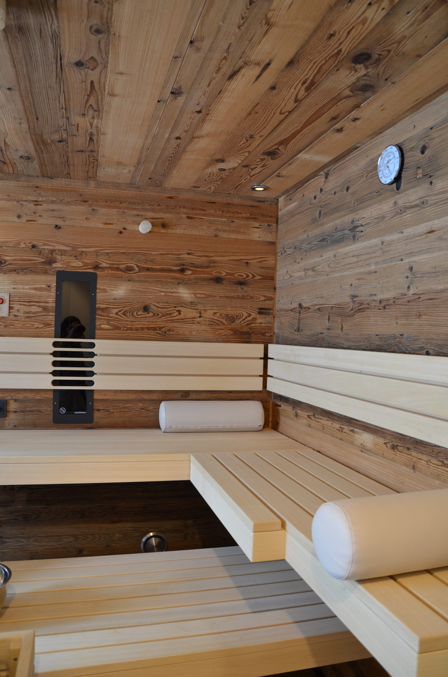 Unser Privat Spa mit Sauna in unserem Hotel in Seefeld mit Altholz